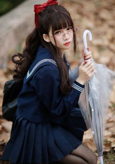 天降女子从二楼掉下来了