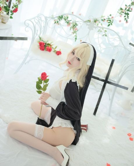 不扣纽扣的女孩