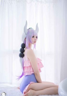 金牌客服董董恩