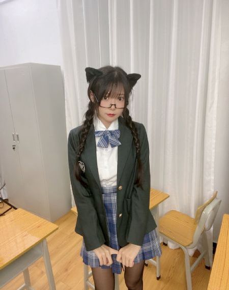 美女露出让男生揉的电影